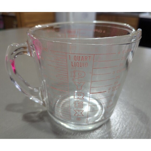Vintage Pyrex Red 4 Cups Quart Liquid D Handle Glass HTF Measuring Cup USA Heavy - Picture 1 of 6